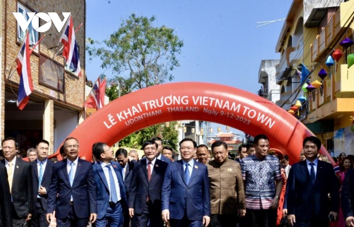 Top Vietnamese legislator launches Vietnam Town in Udon Thani province